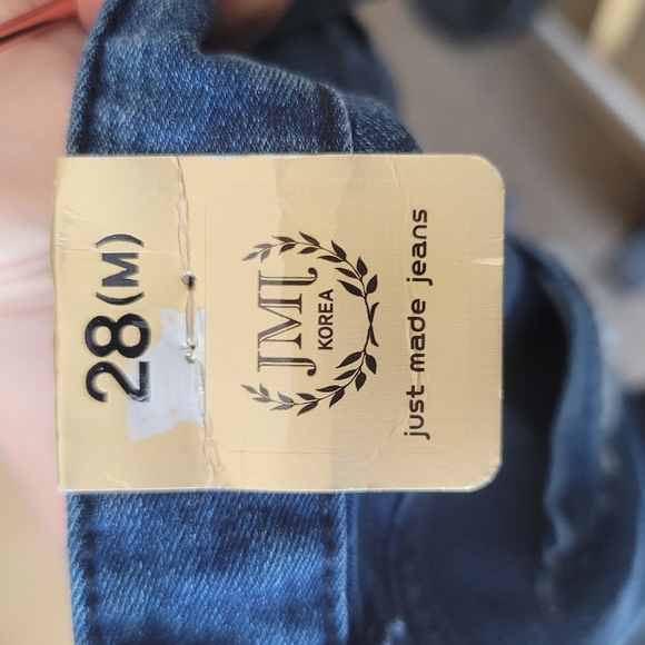 Flared Jeans, Frayed Hems - Picture 4 of 5